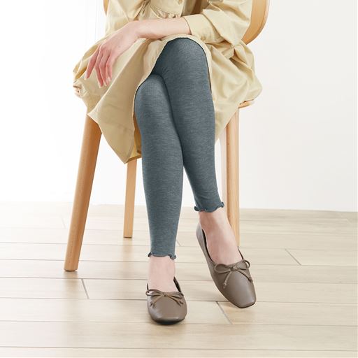 チャコールグレー