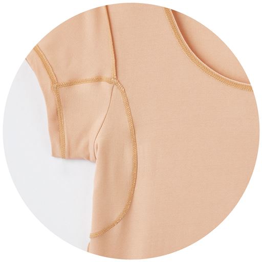 脇汗をしっかり、さりげなくカバーするために汗取りパッドを付けました。(肌側)(※写真の商品は、同素材のUE-1657です。)