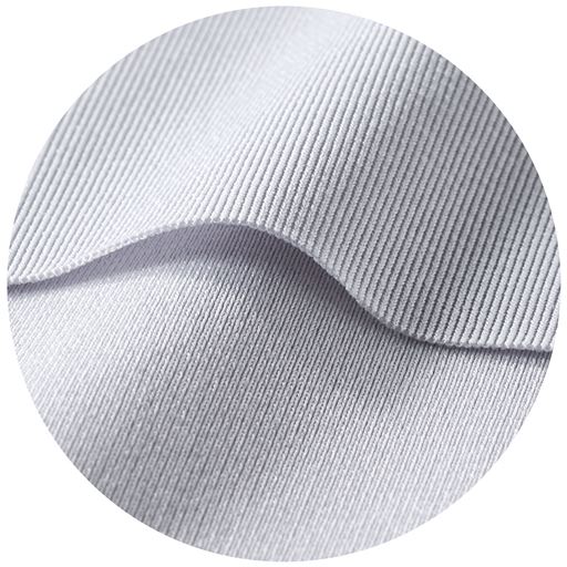 涼やかな着心地。するりと肌をすべるつるんとなめらかな薄手生地です。