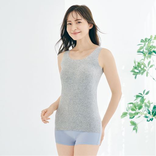 締め付けにくくやわらかな着用感。取り外し可能なパッド付きで、1枚で着用いただけます。 グレーモク着用例