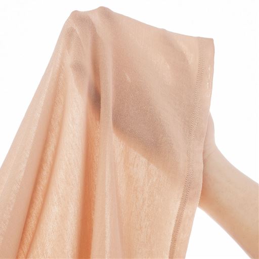 肌ばなれのいいシャリ感 綿混天竺素材 柔らかに伸びてボディに程よくフィットする綿混天竺素材。適度なシャリ感があり、1年中快適に。