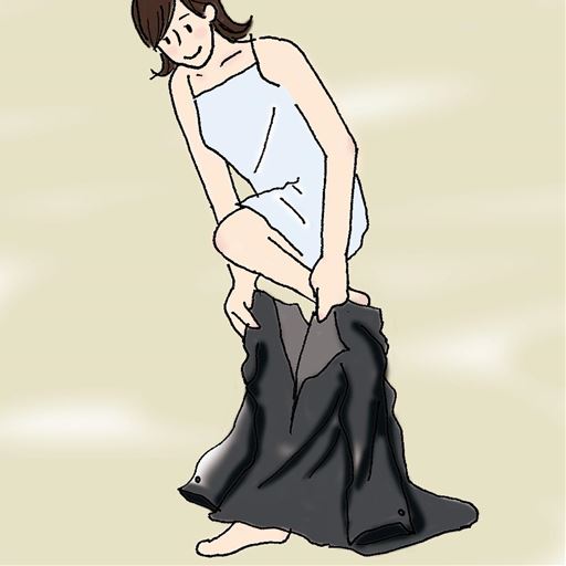 ファスナーが大きく開くので足元から着脱できてラク