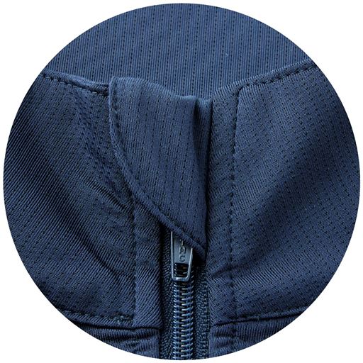 金属が肌に触れない衿元ファスナー付き