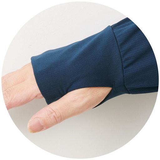 手の甲まで紫外線をガードする指穴付き