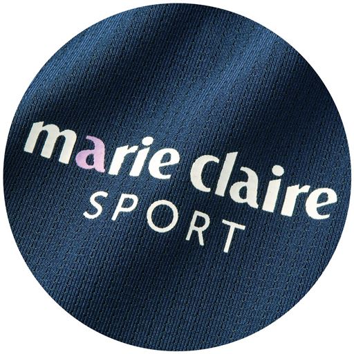 胸元にブランドロゴプリント