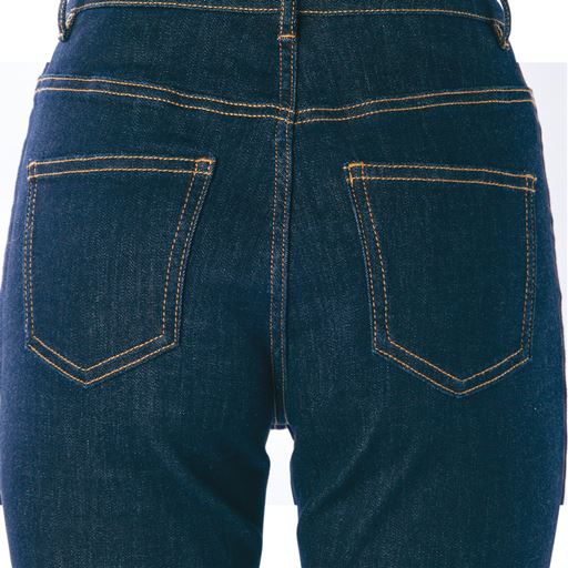 ヒップポケットの工夫で後ろ姿もぬかりなく 高めの位置と「ハ」の字の設計でヒップアップ&小尻見え