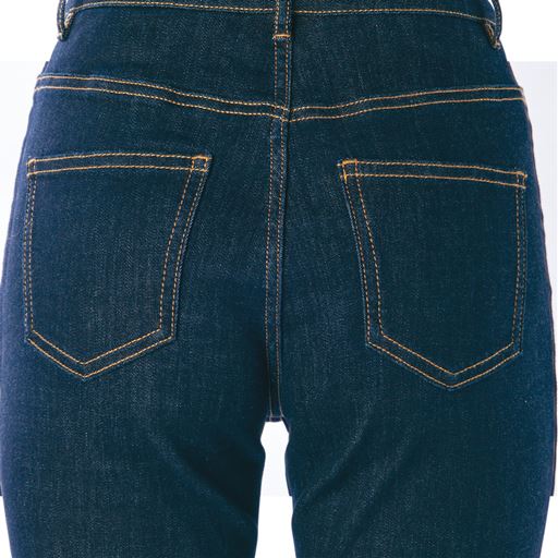 ヒップポケットの工夫で後ろ姿もぬかりなく 高めの位置と「ハ」の字の設計でヒップアップ&小尻見え