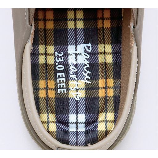 U字型アーチクッション かかとを包み込むようにフィットし、足裏への衝撃をやわらげます