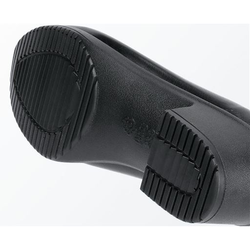 かえりが良く、歩きやすい軽量のソールで長時間はいてもラク