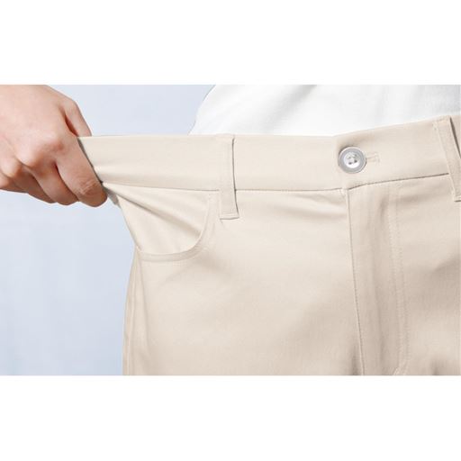 総フラットゴム仕様 ウエストは総ゴム仕様。フラットゴムだから後ろ姿もすっきり