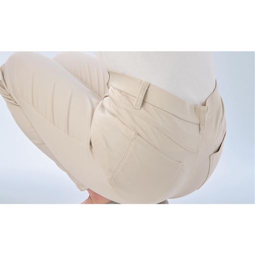 背中にフィットする安心設計 しゃがんだ時にも背中にフィットして安心です