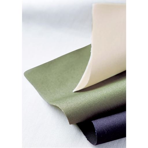 きちんと感がありさらりと爽快 微光沢感のある綿混サテン素材なので、きちんとした印象で着こなせます