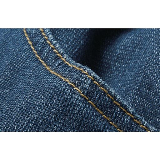 ステッチ使いで本格デニム見え驚くほど軽やかなはき心地でとってもラク