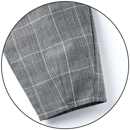 前寄りに入れた裾の切り替えラインは視覚効果ですっきり細見え