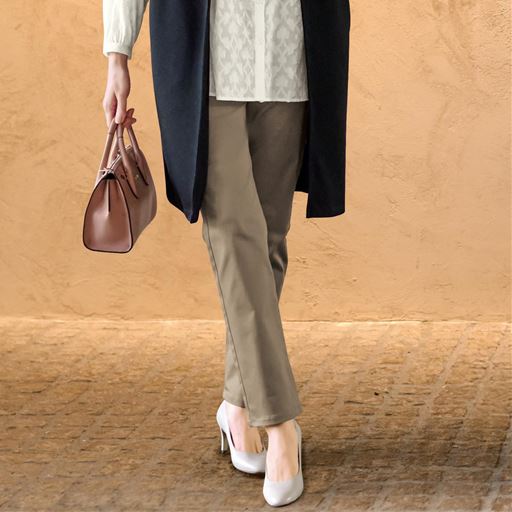 サンドベージュ