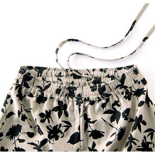 ウエスト楽ちん ウエストは総ゴム仕様でラクラク。内側にはサイズ調整できるスピンドル付き