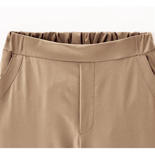 グンと伸びて動きやすくラク! ウエストはきれいにフィットして快適な総ゴム仕立て