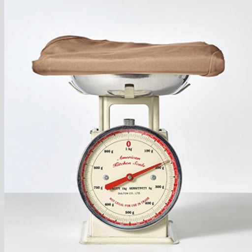 驚くほど軽くて持ち運びにも便利 Mサイズ1枚で半袖Tシャツ1枚とほぼ同じ 約180g※の軽さ ※MP-692で計測