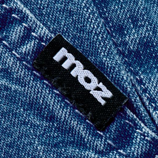 ロゴのタグ付き。