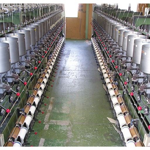 国内生産にこだわった和紙特有の独特な風合い セシールの和紙ニットは、織物の産地・愛知県一宮市のメーカー「日本紙糸」によるもの。屈指の技術とオンリーワンの機械で、国内一貫生産した上質な糸を使用し、丁寧に編み立てています。肌に心地良いワンランク上の日本品質をご堪能ください。 日本紙糸(株) HPより