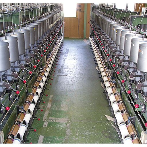 国内生産にこだわった和紙特有の独特な風合い セシールの和紙ニットは、織物の産地・愛知県一宮市のメーカー「日本紙糸」によるもの。屈指の技術とオンリーワンの機械で、国内一貫生産した上質な糸を使用し、丁寧に編み立てています。肌に心地良いワンランク上の日本品質をご堪能ください。 日本紙糸(株) HPより