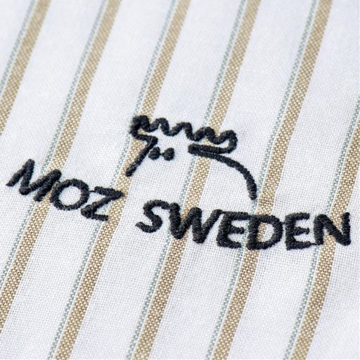 左胸にエルクのかわいい刺しゅう入り。