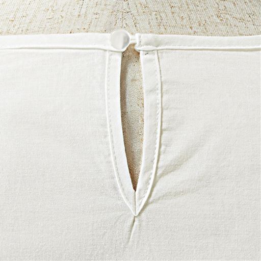 後ろボタン涙あきで脱ぎ着がラク