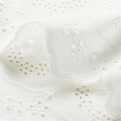 華やかなスカラップ刺しゅうレース