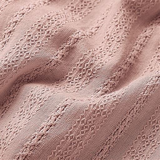 凹凸感のある細やかなドビー織りが表情豊か