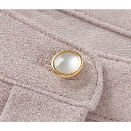 貝調ボタンが上品