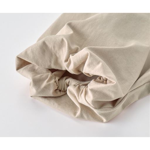 袖口2枚仕立てのゴム入り仕様で存在感のあるふんわりボリューム袖が完成。