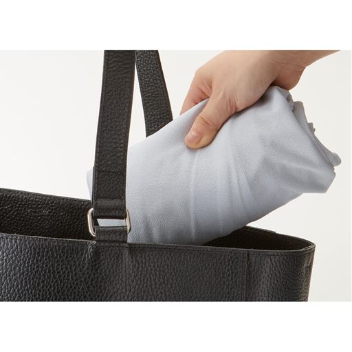 コンパクトにたたんで、持ち運びにも便利