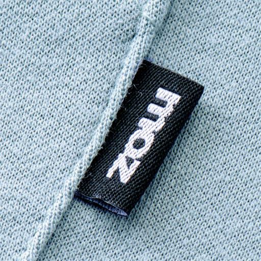 ロゴのタグ付き。