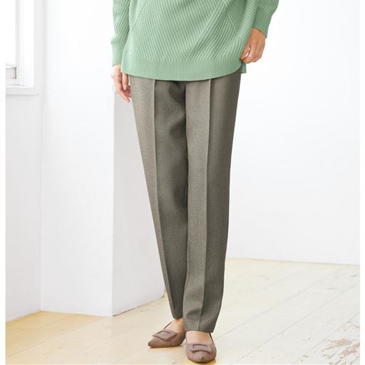 サンドベージュ