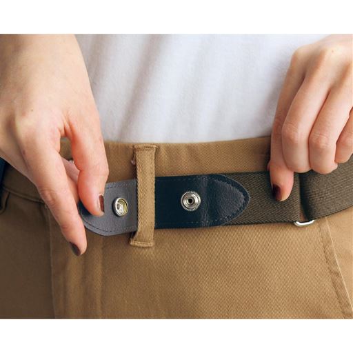 【こだわりポイント】<br>ボタンで簡単装着!ベルトループに通してスナップボタンを留めれば着用完了!