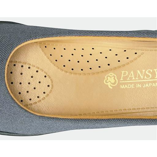 足裏の負担を軽減 アーチクッションが土踏まずにフィットし隙間をカバー