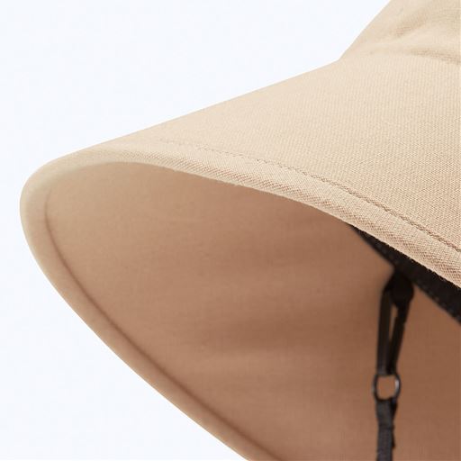 前つばは裏返りにくいウレタンの芯入り