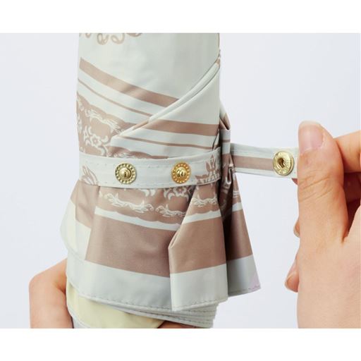 ざっとたたんでも留められる長めベルト&2つボタン