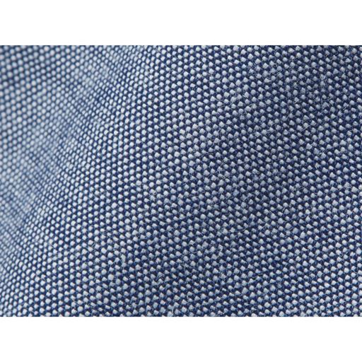 軽く柔らかで丈夫なダンガリー生地を使用