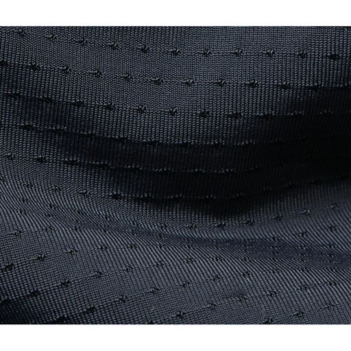 つば内側に接触冷感生地を使用