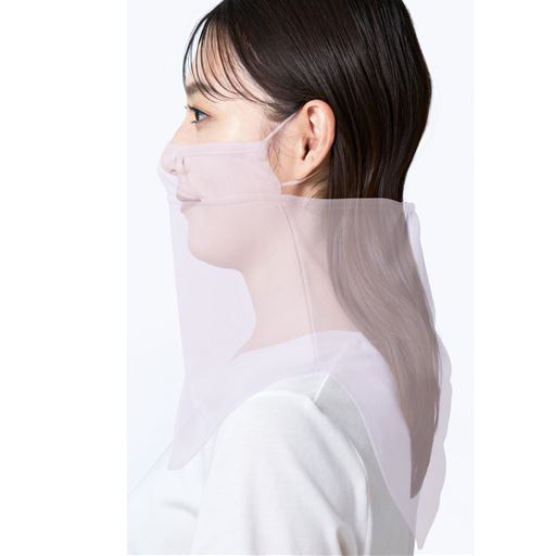 シミができやすい頬骨まわりや目の下もカバー!<br>息苦しくなく ムレにくい 口まわりに触れにくく、下が開いているので息が通りムレにくい。化粧が崩れにくいのも嬉しい ※イメージ