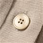 身生地と同系色の貝調ボタン