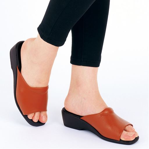 レンガ<br>ソフトな伸びる素材を使用締めつけ感が少なく足にフィット