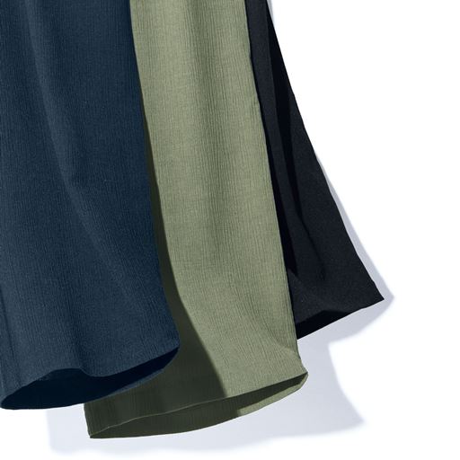 (左から)ネイビー、オリーブグリーン、ブラック