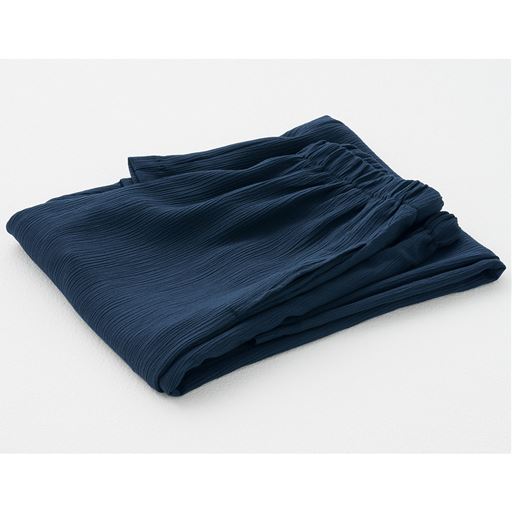 軽量でシワが目立ちにくく、旅行にもおすすめ。