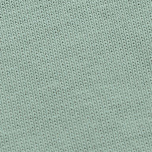 なめらかな表面感の綿100%素材。シルキーな艶感も魅力。