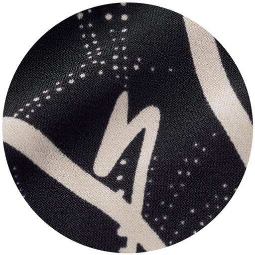 ブラック系<br>シックなカラーと柄はコーディネートに大活躍