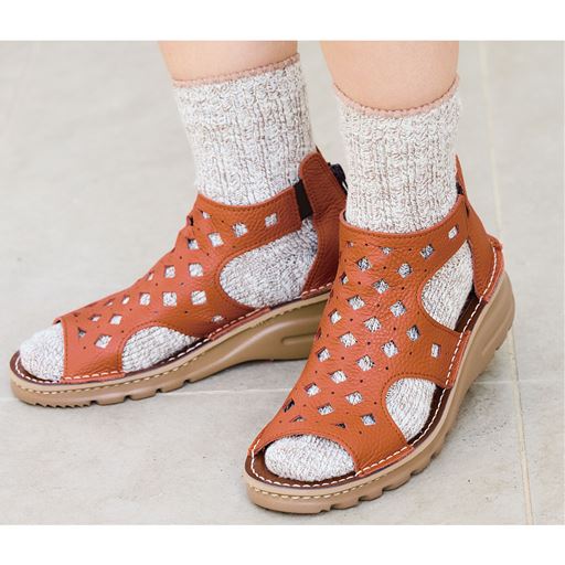 ブリックブラウン<br>靴下との相性も◎