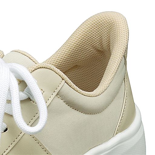 手を使わず立ったままはけるかかと形状