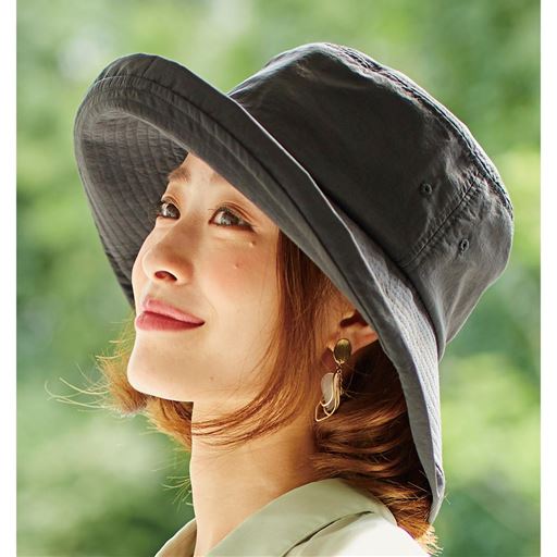 ブラック<br>つばの上げ下げができて、視界を自由に調節